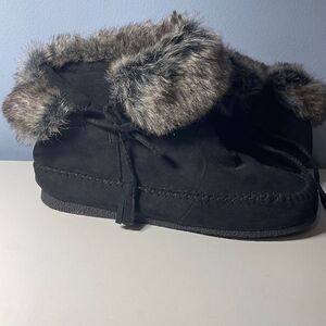 Madden Girl Black Finn Moccasin Boots Shoes Sz 5